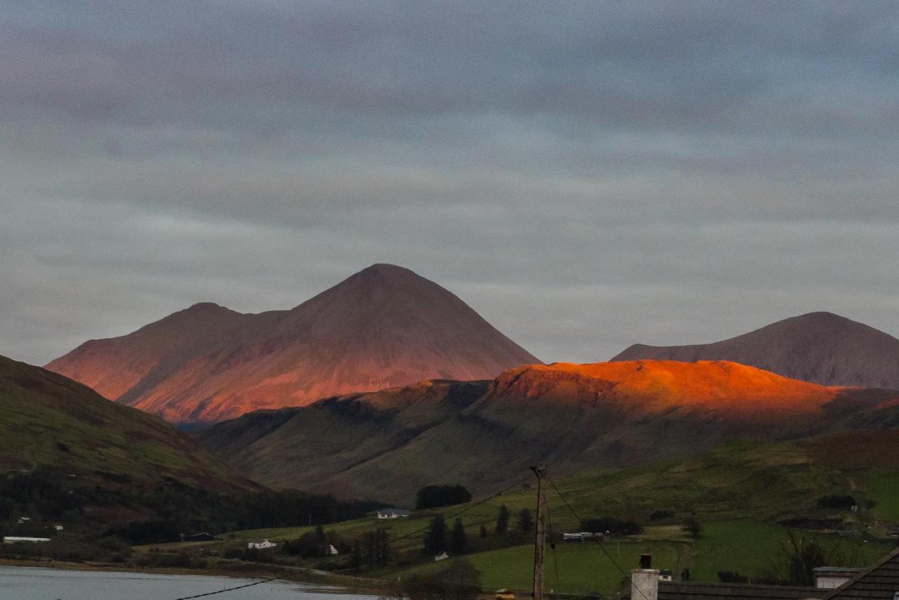 Luxury 4 Bedroom Cottage With Stunning Views Near Fairy Pools! คาร์บอสท์ ภายนอก รูปภาพ