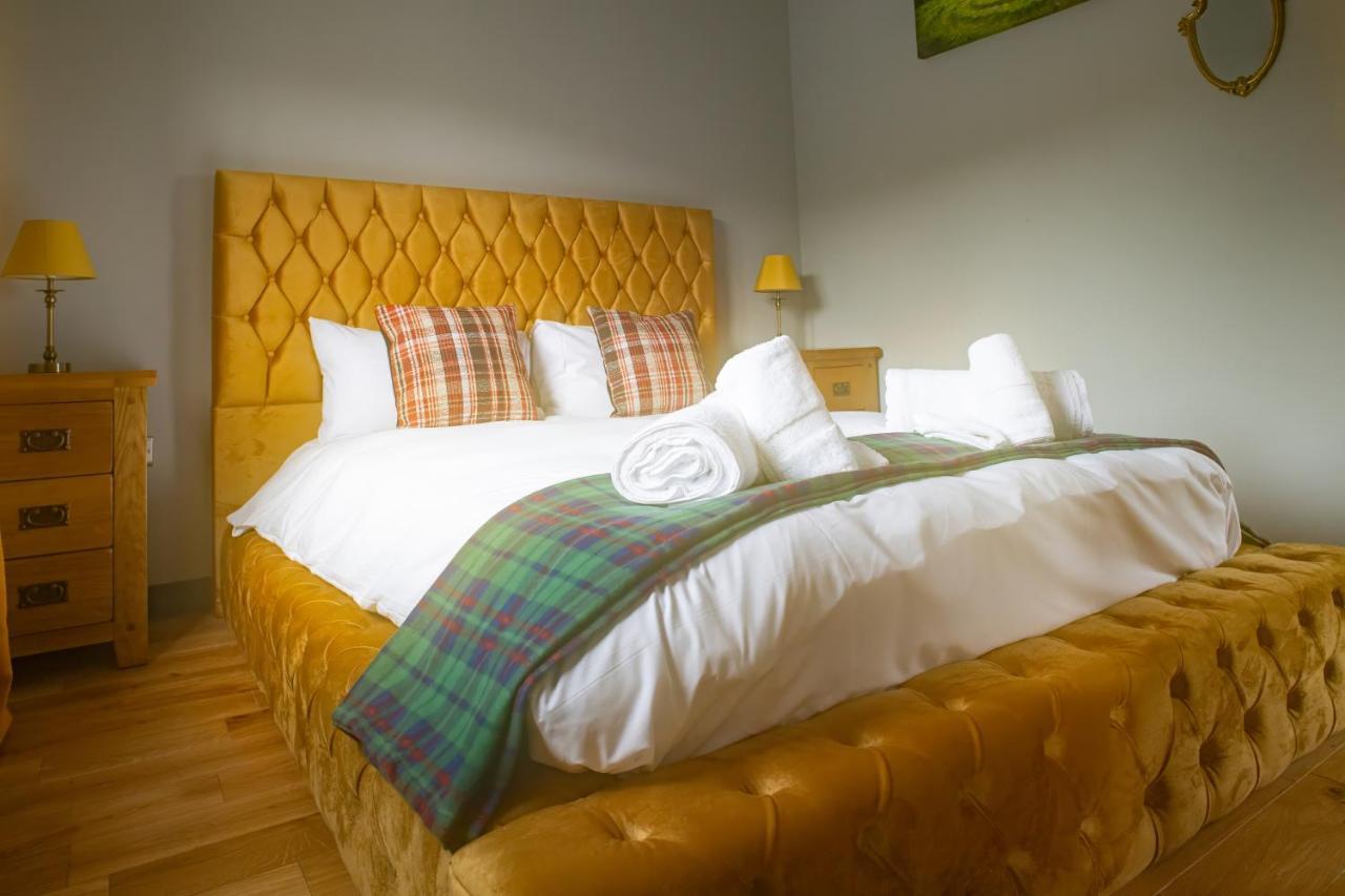 Luxury 4 Bedroom Cottage With Stunning Views Near Fairy Pools! คาร์บอสท์ ภายนอก รูปภาพ