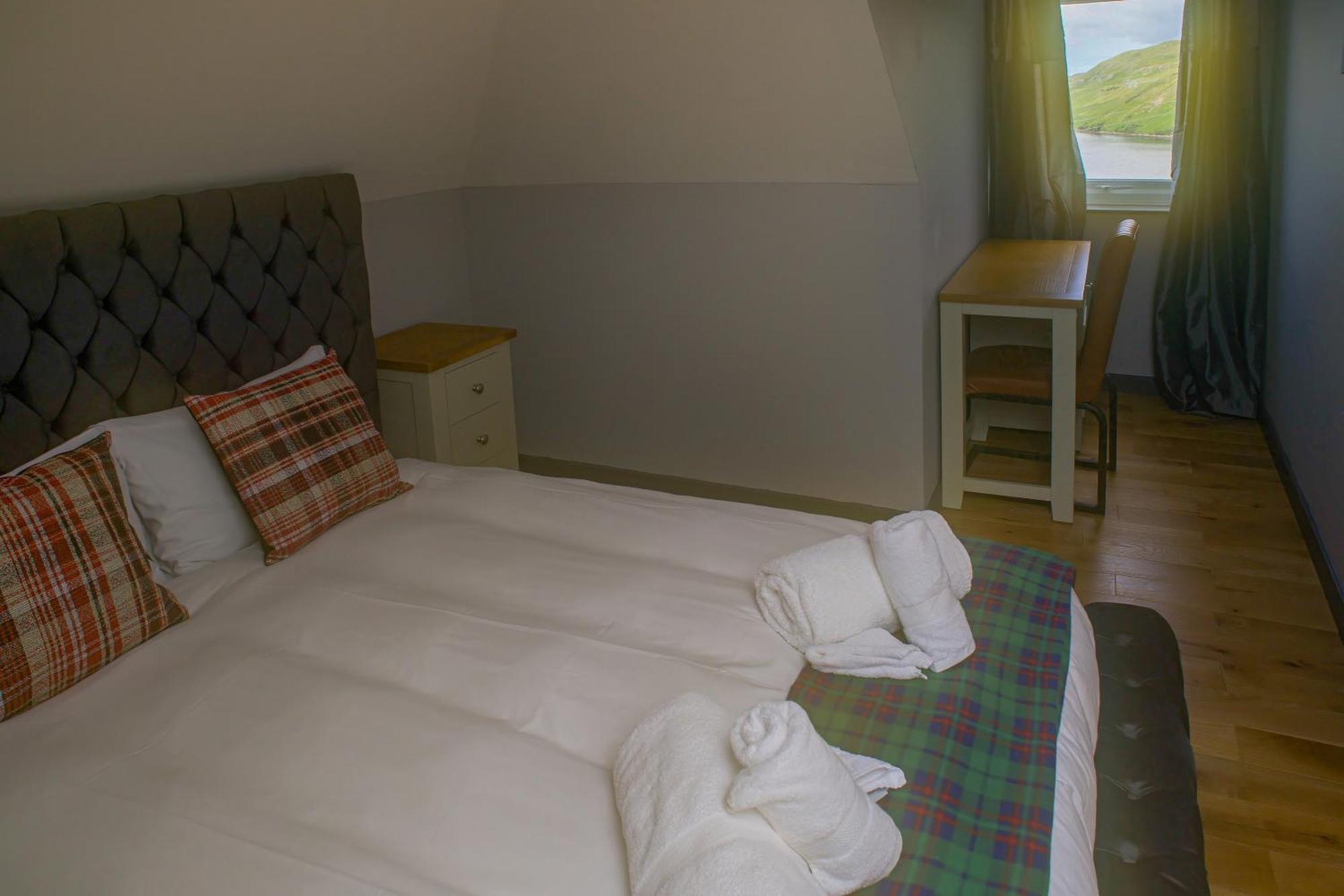 Luxury 4 Bedroom Cottage With Stunning Views Near Fairy Pools! คาร์บอสท์ ภายนอก รูปภาพ