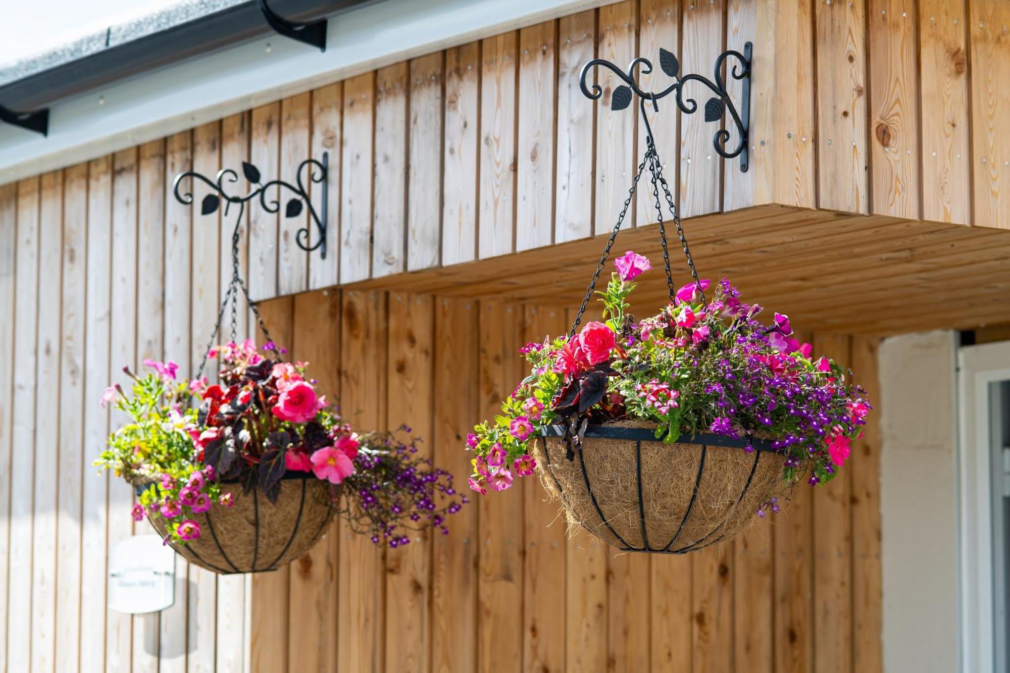 Luxury 4 Bedroom Cottage With Stunning Views Near Fairy Pools! คาร์บอสท์ ภายนอก รูปภาพ