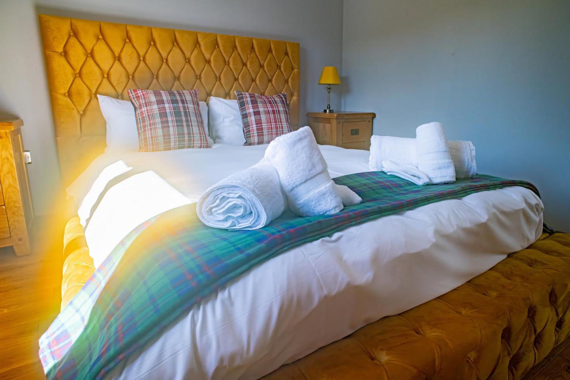 Luxury 4 Bedroom Cottage With Stunning Views Near Fairy Pools! คาร์บอสท์ ภายนอก รูปภาพ