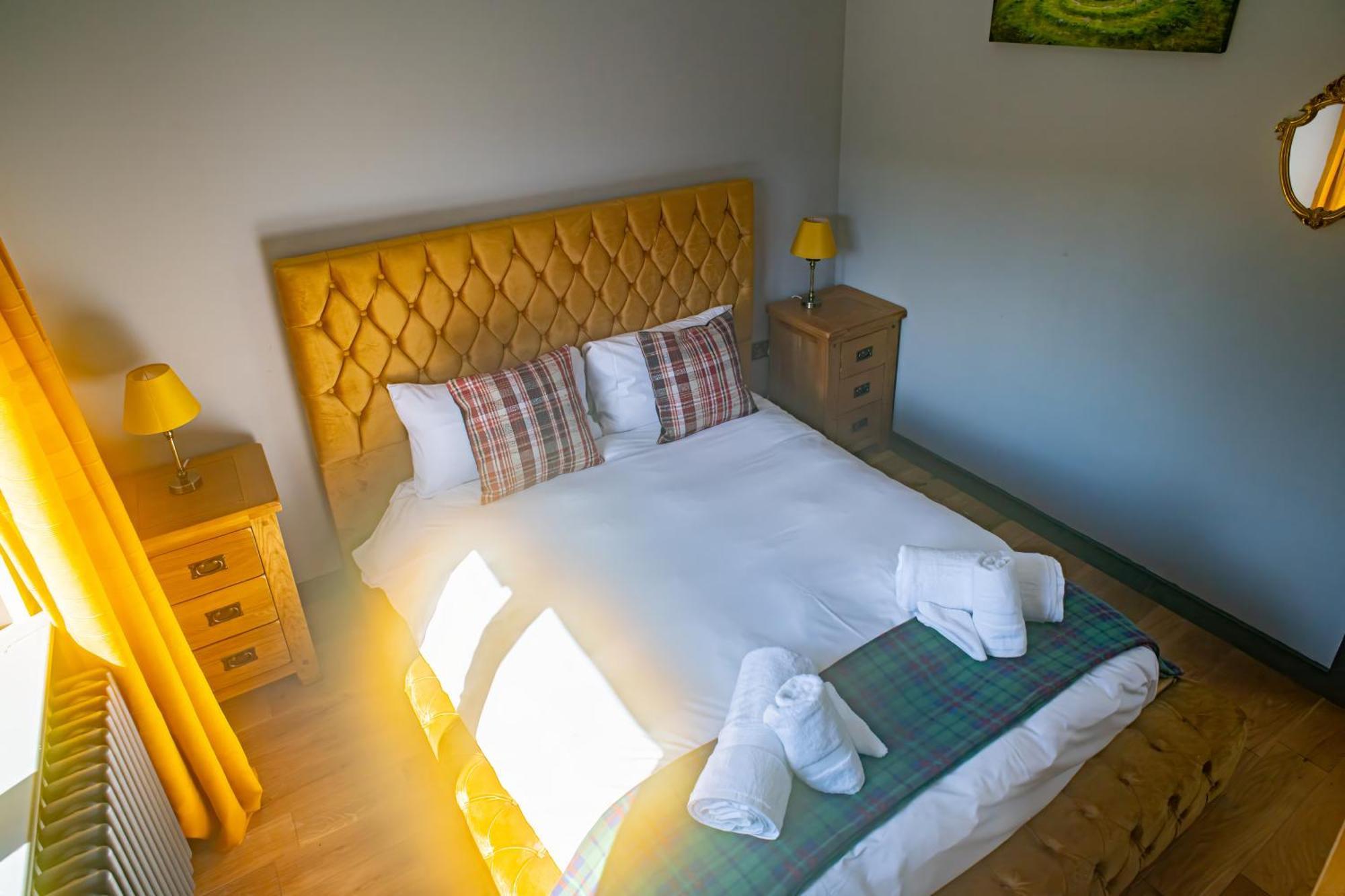 Luxury 4 Bedroom Cottage With Stunning Views Near Fairy Pools! คาร์บอสท์ ภายนอก รูปภาพ