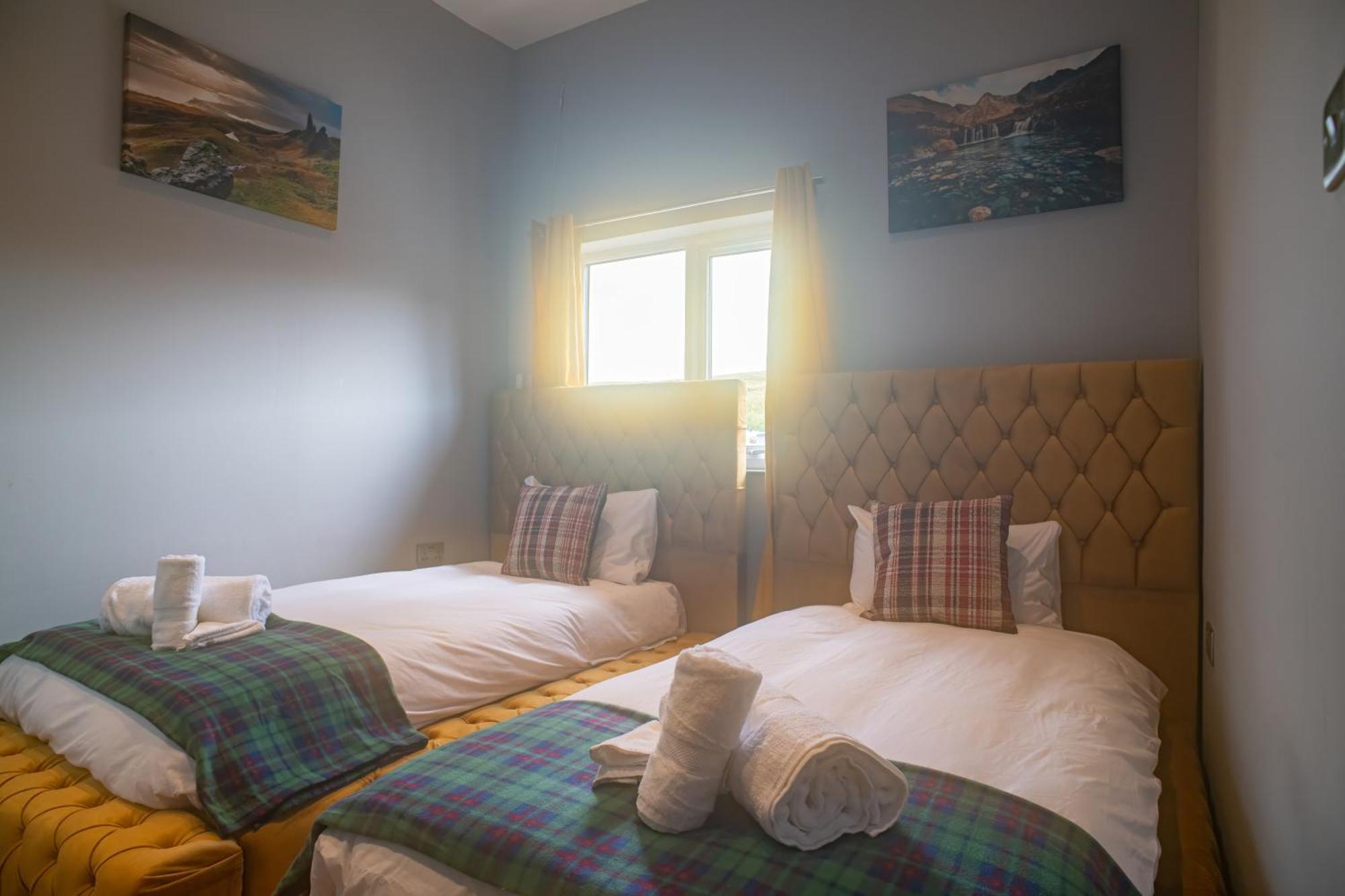 Luxury 4 Bedroom Cottage With Stunning Views Near Fairy Pools! คาร์บอสท์ ภายนอก รูปภาพ